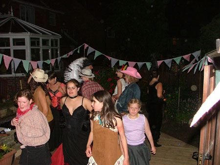 2005_1223FANCYDRESS0032