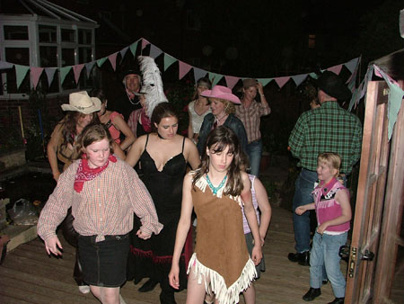 2005_1223FANCYDRESS0033